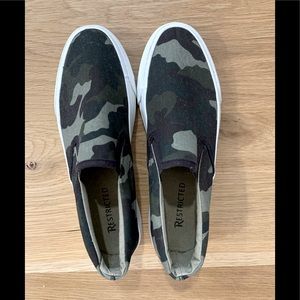 Camoflauge platform slip on sneaker